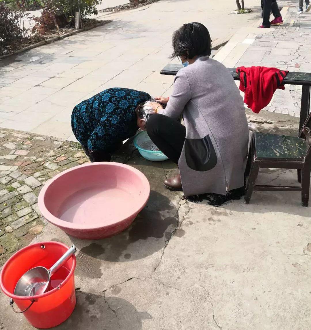 新型洗頭設備揭秘,小巷中的美發秘密天堂