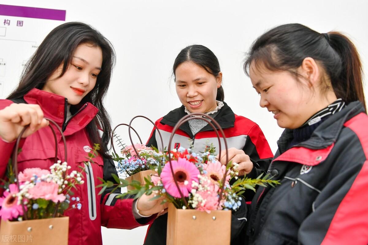 退休年齡調(diào)整政策下的夕陽夢，老李與他的朋友們的故事