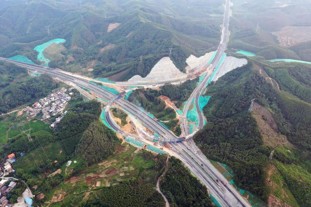 吉廣高速建設(shè)新動(dòng)態(tài),科技驅(qū)動(dòng)重塑出行體驗(yàn)新篇章