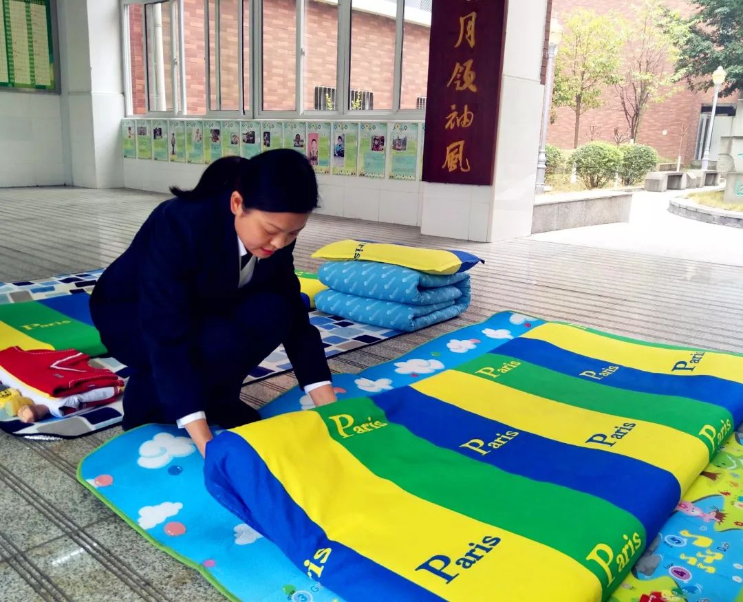 疊被子比賽口號,疊被子比賽口號——探尋小巷中的溫暖特色小店