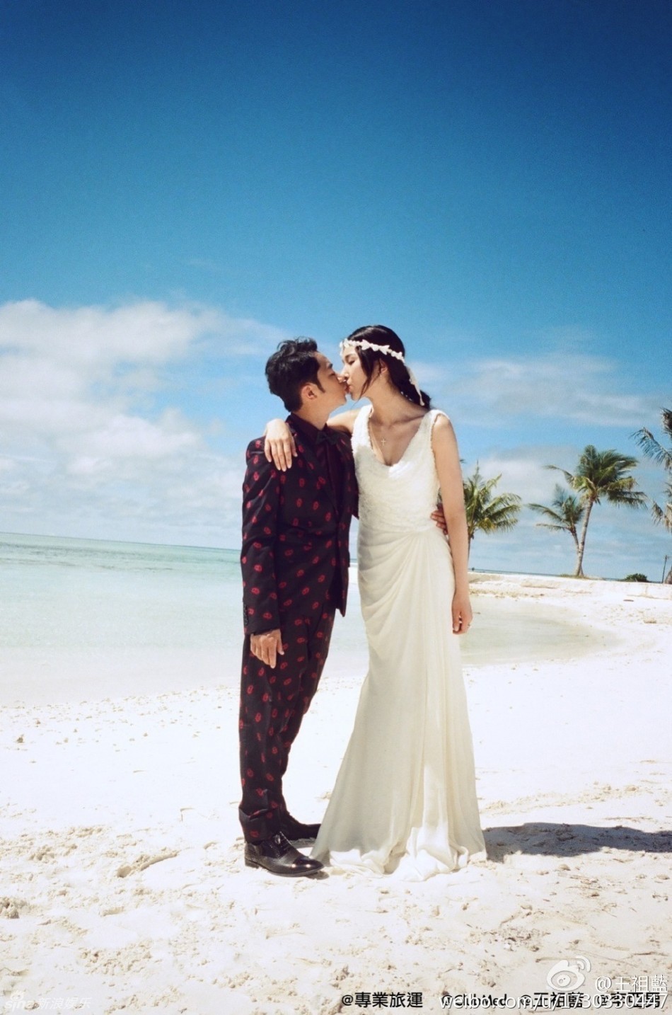 科技之光下的明星夢(mèng)幻婚紗選擇