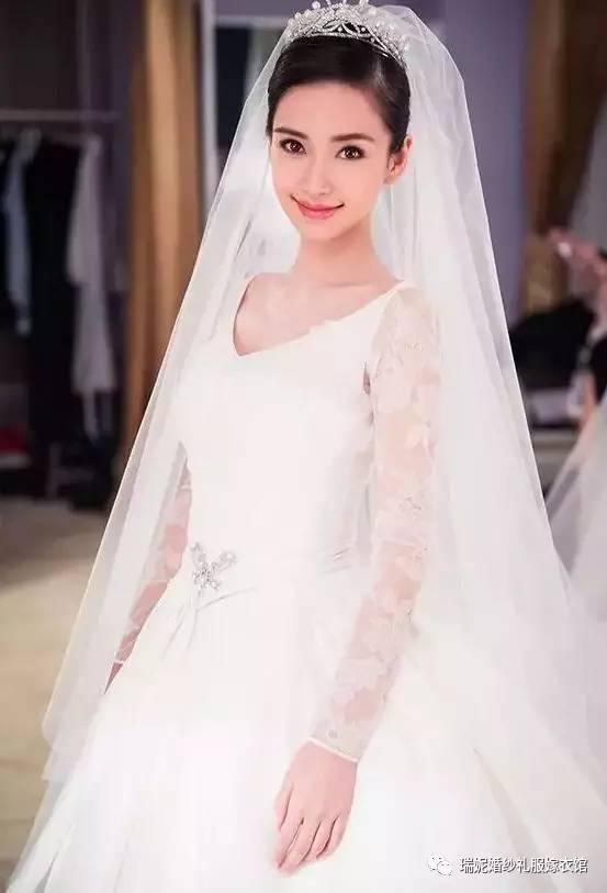 科技之光下的明星夢(mèng)幻婚紗選擇