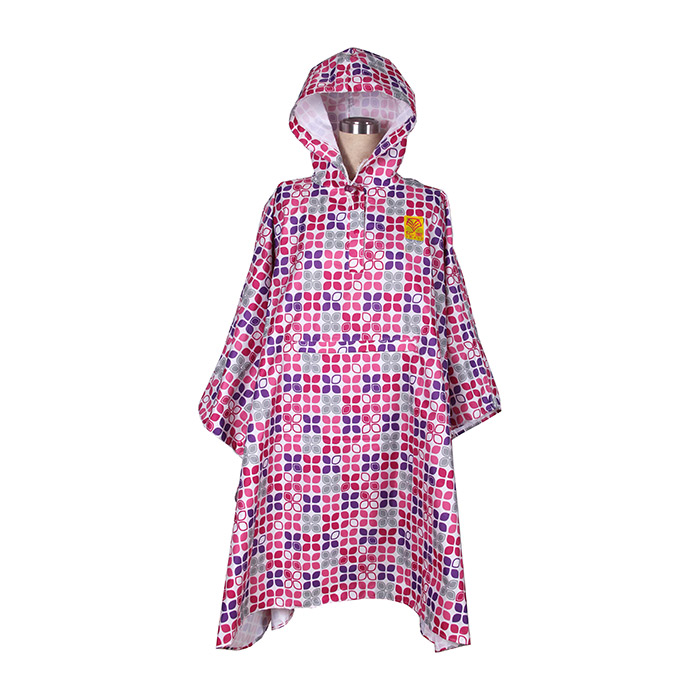 新款雨衣,時代風尚的變革與進步的象征