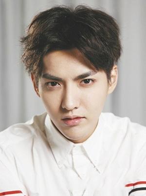 瓜子臉男明星,魅力與時尚的完美交融風采展現