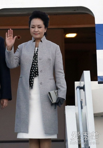 彭媽媽最新時尚著裝,時代先鋒與風(fēng)尚印記的交融