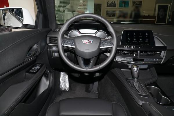 凱迪拉克新款,小巷中的奢華秘境探索