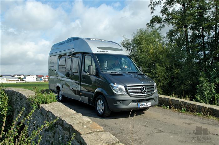二手奔馳房車時(shí)光之旅,優(yōu)雅旅宿的探尋