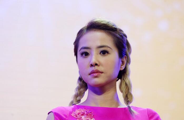 揭秘全新智能科技產(chǎn)品,明星天后重塑未來生活體驗!