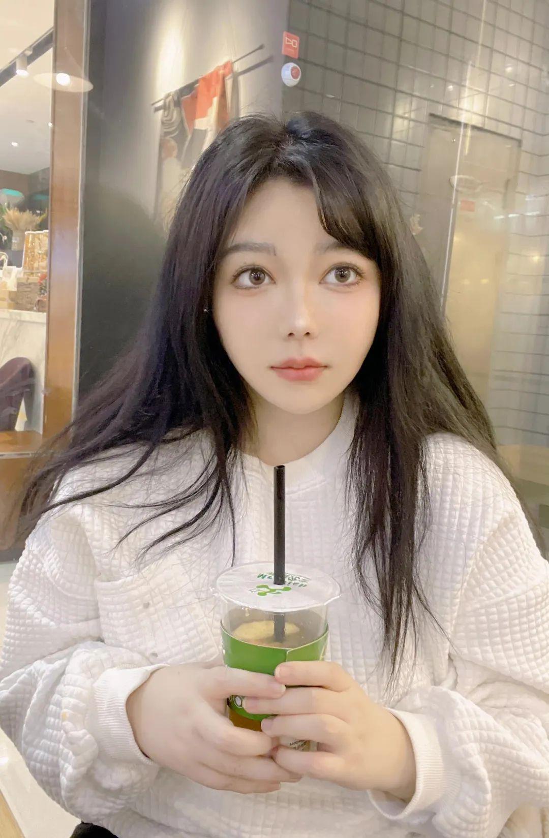 劉飛兒最新寫真集第6期,小巷風情小店獨特魅力展示