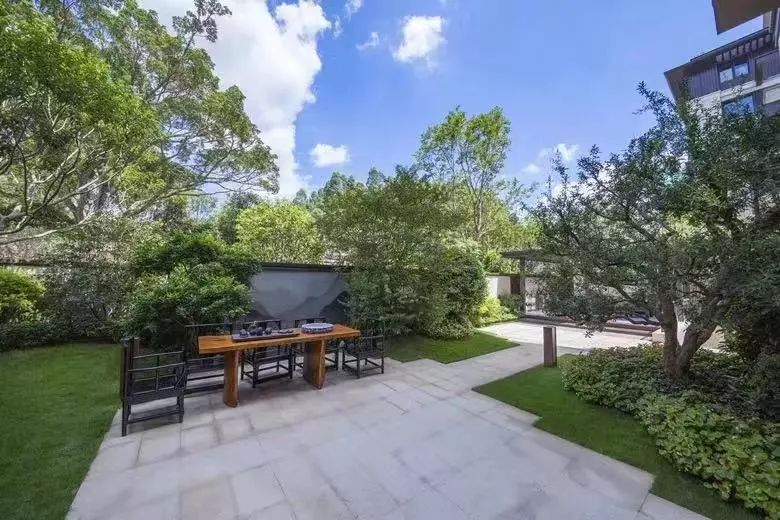 華遠地產最新動態揭秘,前沿資訊帶你領略行業前沿!