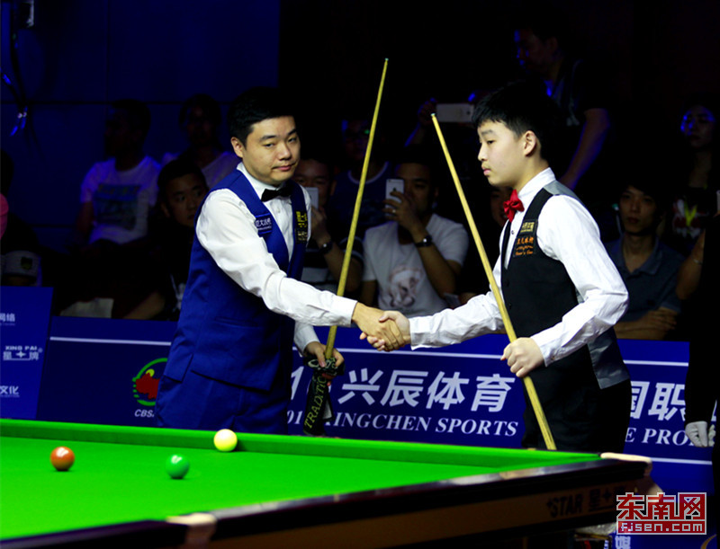 福州臺(tái)球比賽激情對(duì)決,一桿定勝負(fù)!