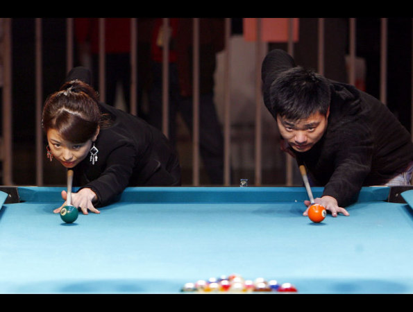 福州臺(tái)球比賽激情對(duì)決,一桿定勝負(fù)!