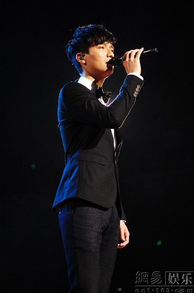 音樂界新星璀璨,最新男女歌手閃耀登場