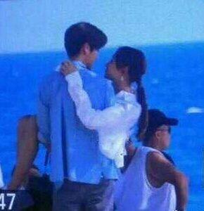 鹿晗熱巴有愛(ài)瞬間與小巷深處的特色小店探秘視頻揭秘