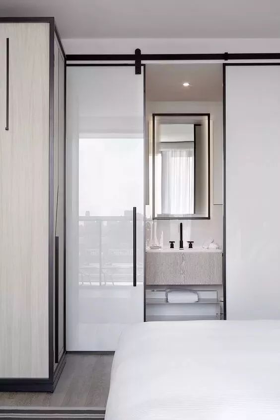 最新衛生間推拉門圖片,展現變化的力量與自信的綻放風采